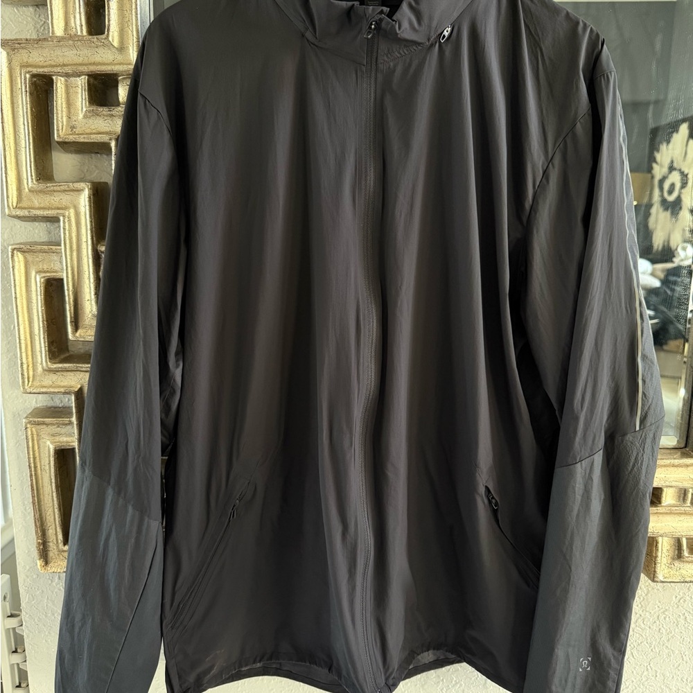 lululemon athletica Men's Charcoal Windbreaker